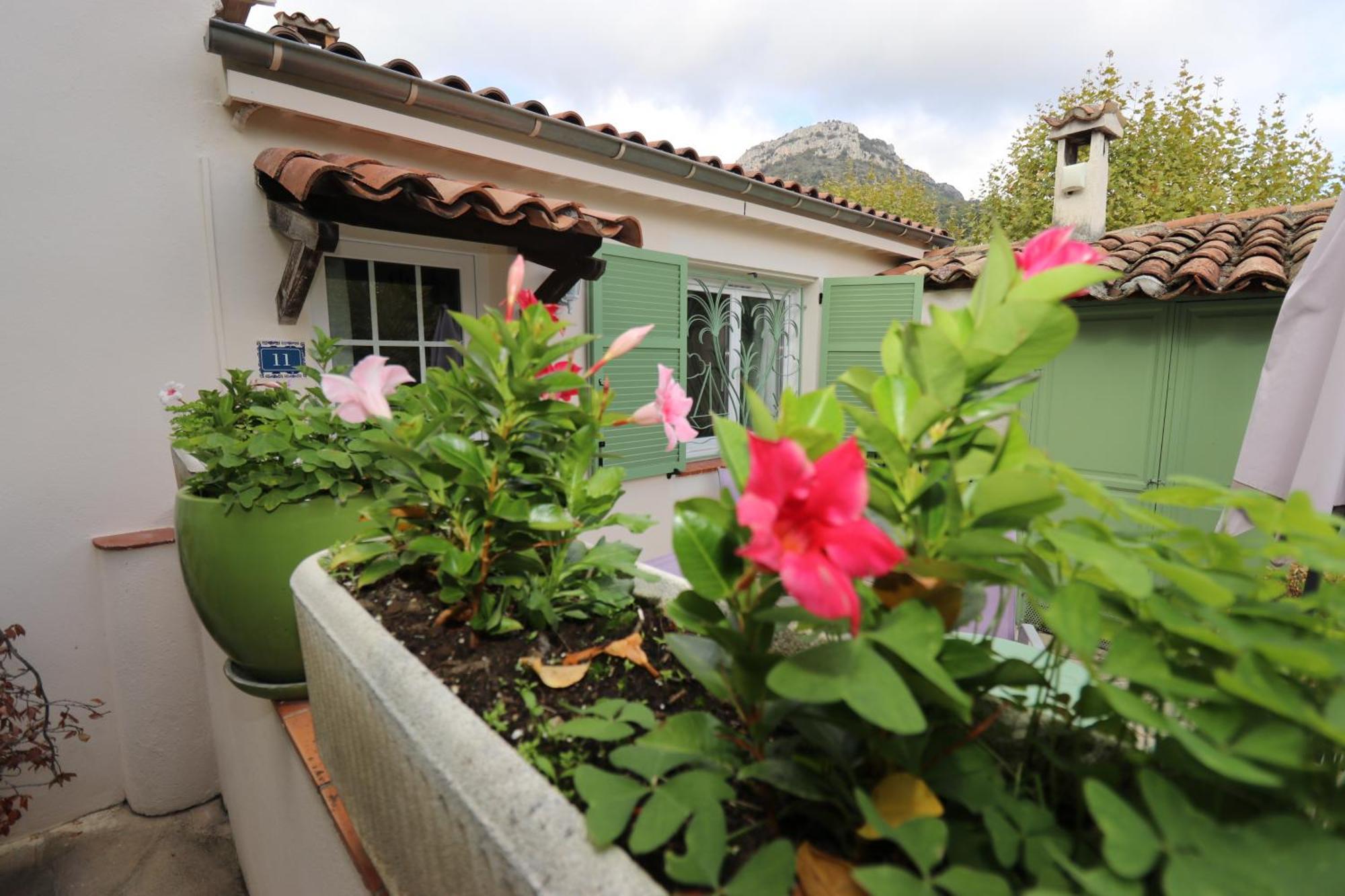 La Villa Roseraie , Hotel Familial Ouvert Toute L Annee Vence Buitenkant foto