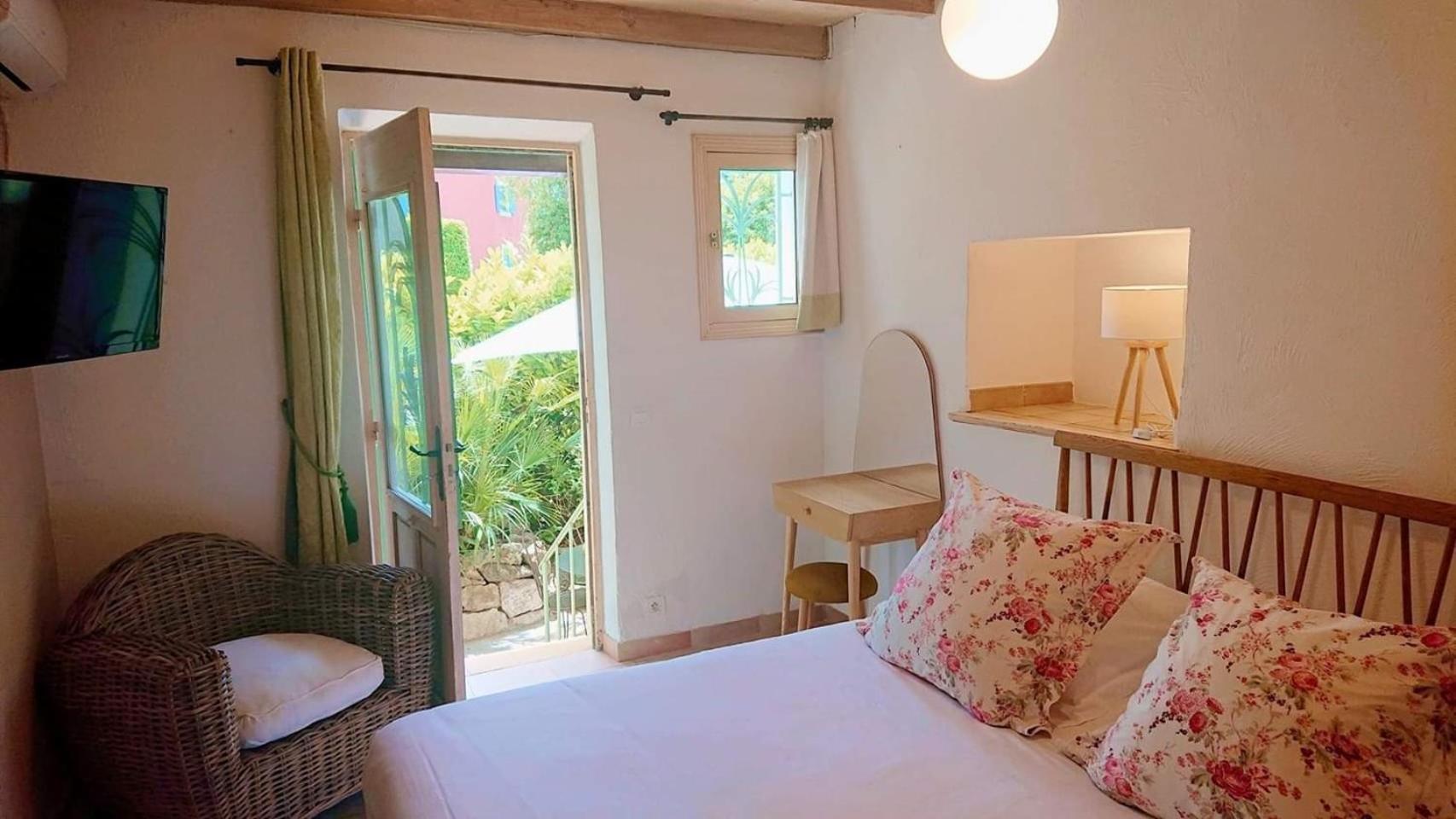 La Villa Roseraie , Hotel Familial Ouvert Toute L Annee Vence Kamer foto