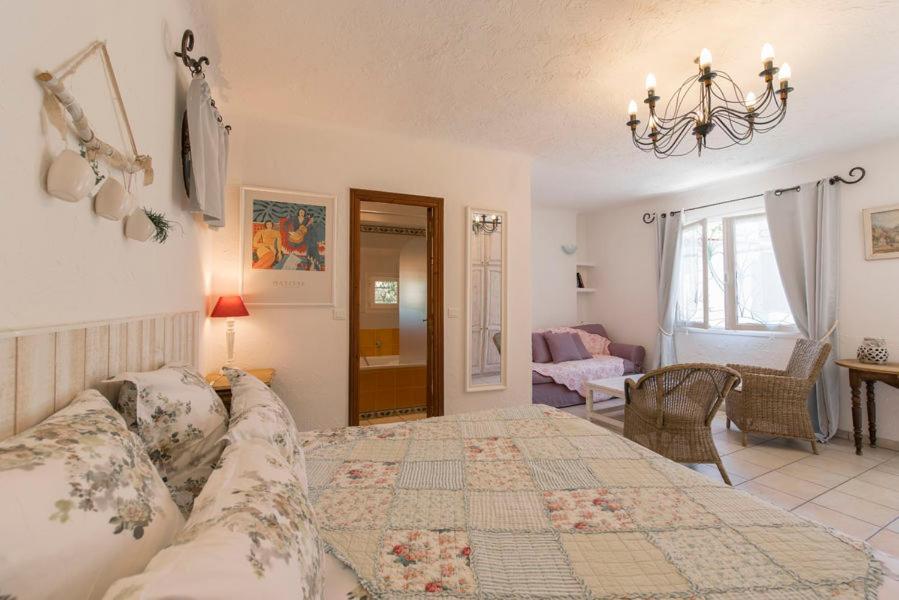 La Villa Roseraie , Hotel Familial Ouvert Toute L Annee Vence Buitenkant foto